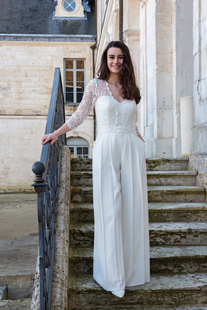 Combinaison plissée en crêpe lourd et dentelle macramé.