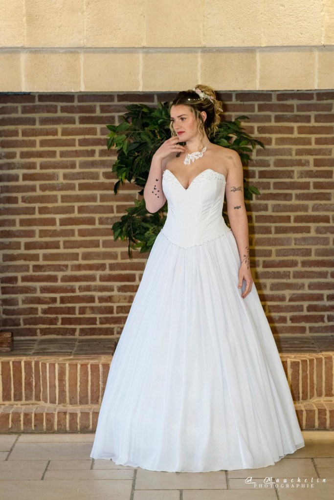 Robe princesse, un bustier en doupion et sa jupe en mousseline.