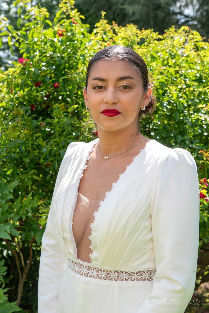 Combinaison Clara, réalisée en crêpe satiné et dentelle. Décolleté xxl et dos nu